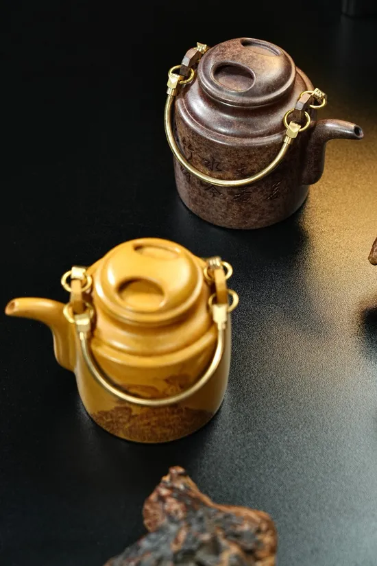 Zisha Teapots: Golden-duan clay | Classic Yangtong | 270cc capacity 1