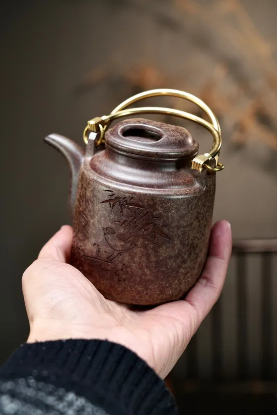 Zisha Teapots: Golden-duan clay | Classic Yangtong | 270cc capacity 2