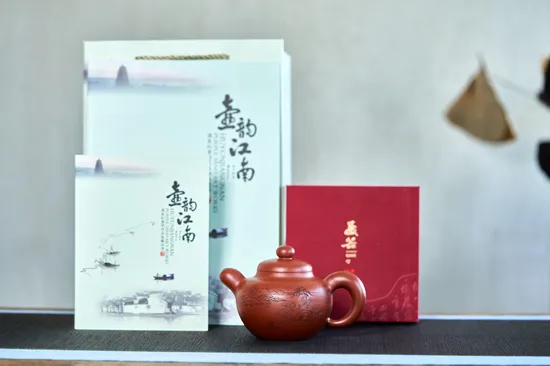 Yixing Teapot Dao Hong Duo Zhi - Handcrafted Purple Clay Artistry 3