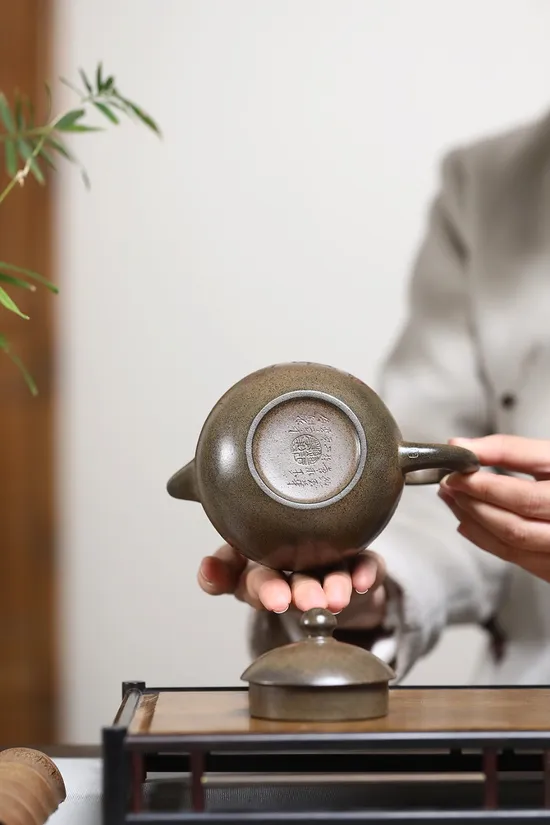Premium Yixing Zisha Dragon Egg Teapot – Handcrafted Artistry 4