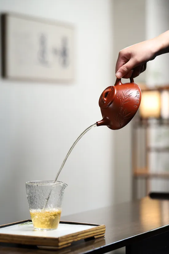 Handcrafted Yixing Zisha Teapot – Artisan Clay Teapot for Tea Lovers & Collectors 8