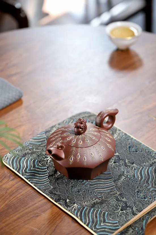 Handcrafted Yixing Purple Clay Peacock Teapot | Artisan Yuan Lianyun 5
