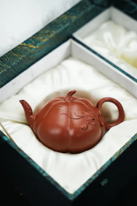 Premium Yixing Zhu Clay Teapot 280cc | Handcrafted Artisan Pottery 5