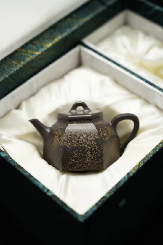 Zisha Teapots: 165cc | 2100 CNY 2