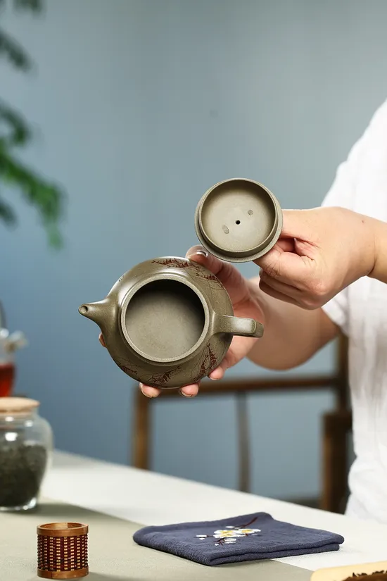 Premium Yixing Clay Teapot | Artisan-Crafted Zisha Pottery 4