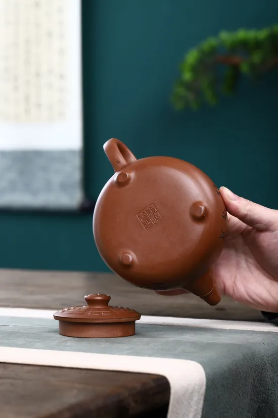 Handcrafted Yixing Clay Teapot – Artisan Teaware & Collectible 3