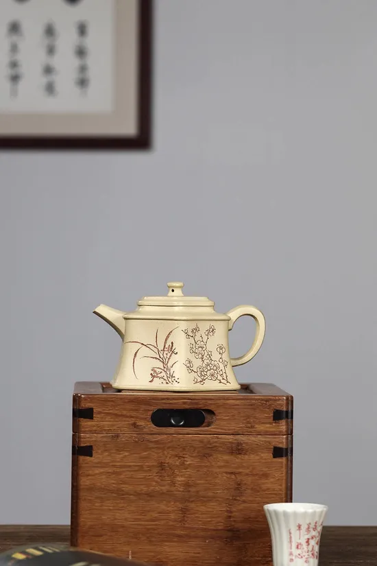 Premium Yixing Zisha Clay Teapot - Authentic Craftsmanship, 450CC 1
