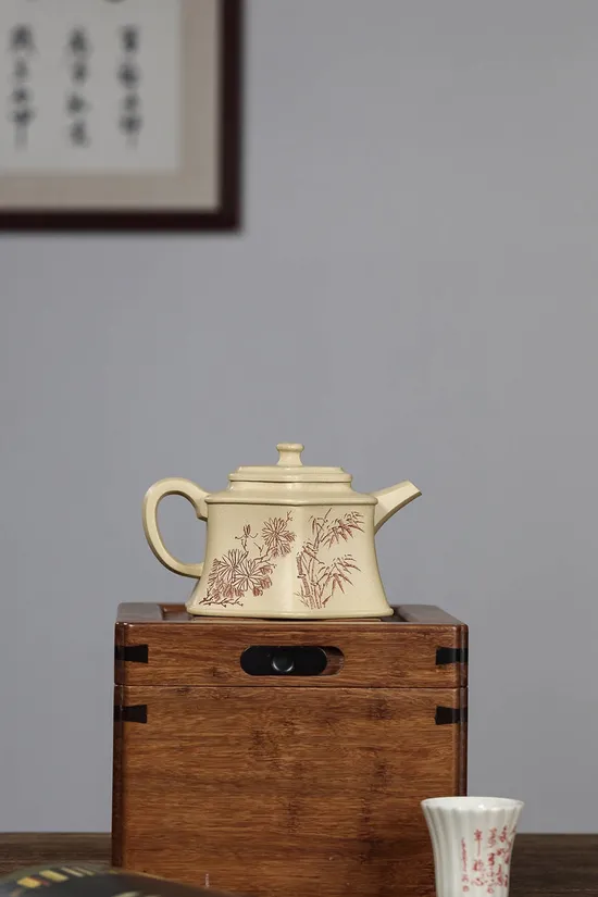 Premium Yixing Zisha Clay Teapot - Authentic Craftsmanship, 450CC 8