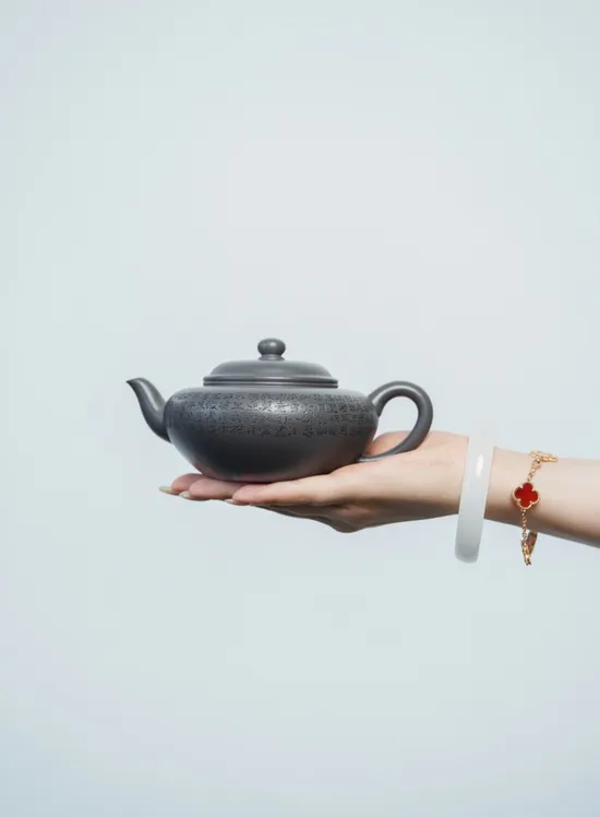 Handmade Yixing Teapot - Jingzhou Bianying, 330cc Clay Pot 1