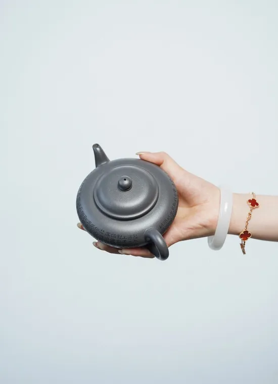 Handmade Yixing Teapot - Jingzhou Bianying, 330cc Clay Pot 3