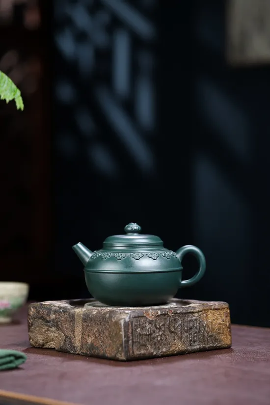 Premium Yixing Zisha Teapot – Artisan Crafted Clay Pot for Tea 1