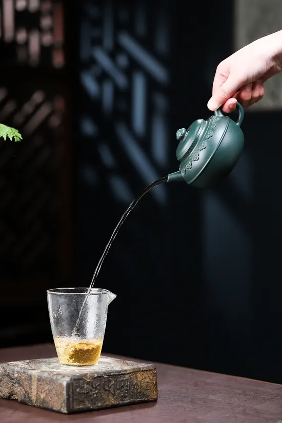 Premium Yixing Zisha Teapot – Artisan Crafted Clay Pot for Tea 2