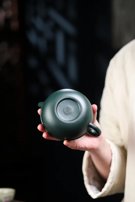 Premium Yixing Zisha Teapot – Artisan Crafted Clay Pot for Tea 3