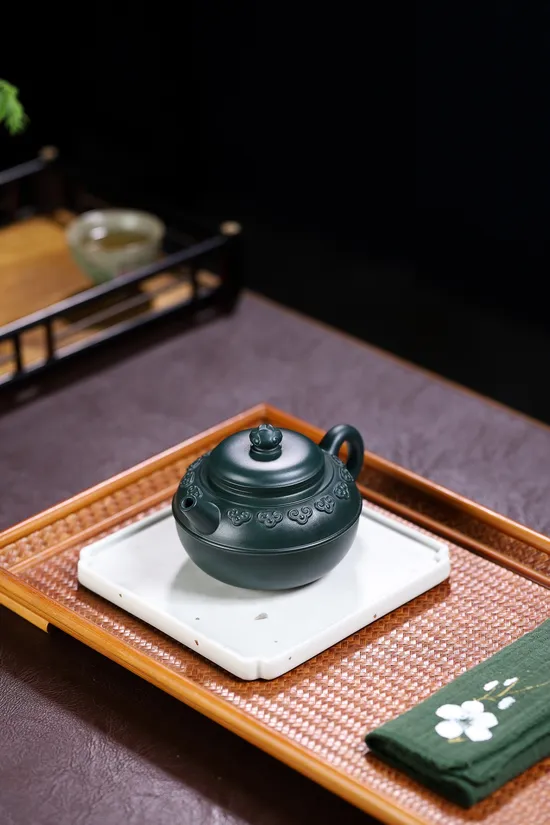 Premium Yixing Zisha Teapot – Artisan Crafted Clay Pot for Tea 4
