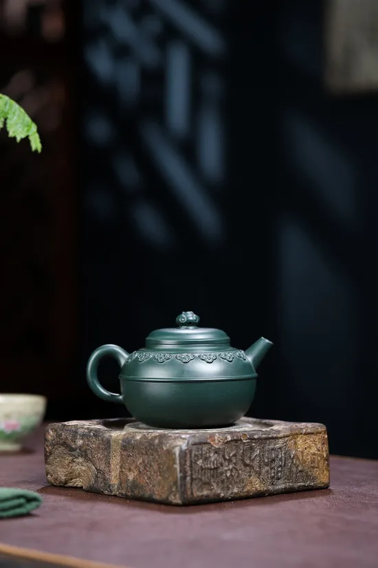 Premium Yixing Zisha Teapot – Artisan Crafted Clay Pot for Tea 5