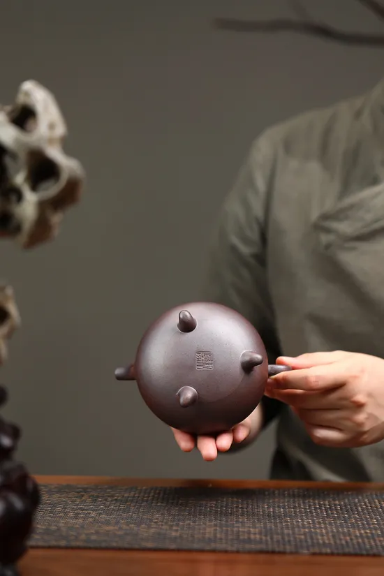 Zisha Teapots: 1440 CNY | Three-legged Cloud Furnace 4