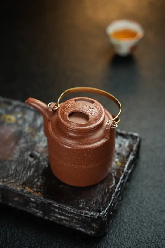 Premium Yixing Zisha Teapot | Authentic Handcrafted Clay Artistry 3