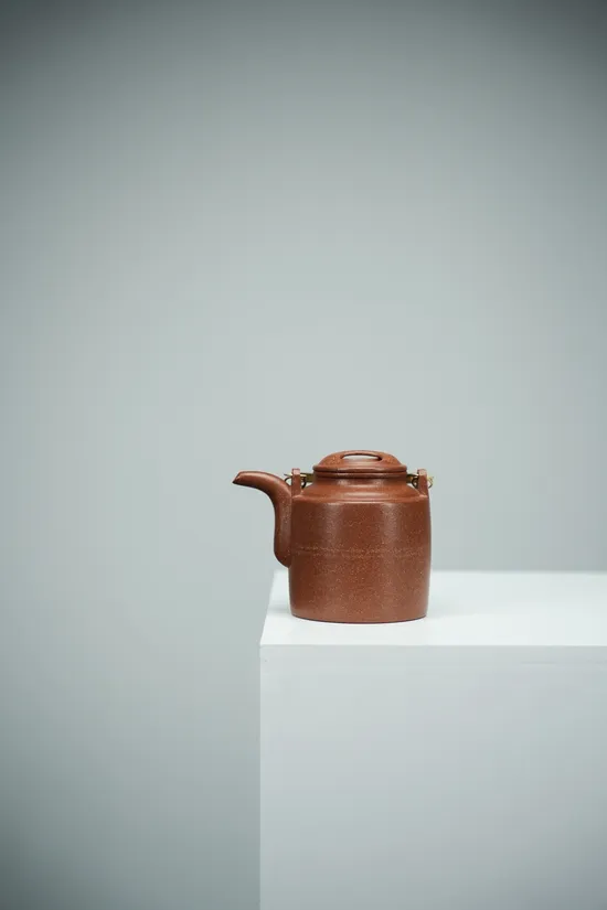 Premium Yixing Zisha Teapot | Authentic Handcrafted Clay Artistry 8