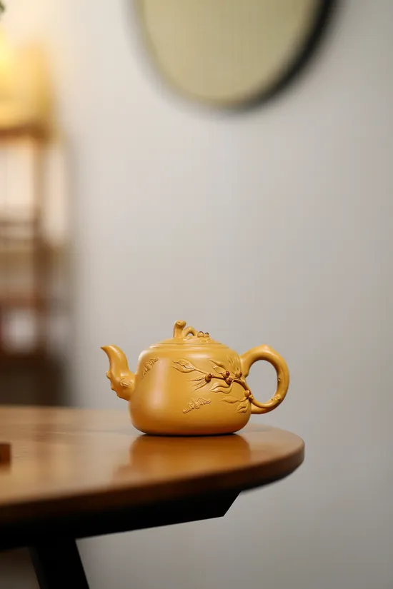 Zisha Teapots: Golden Zhu Ni clay | Five Bats Holding a Peach 3