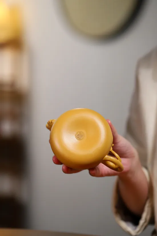 Zisha Teapots: Golden Zhu Ni clay | Five Bats Holding a Peach 6