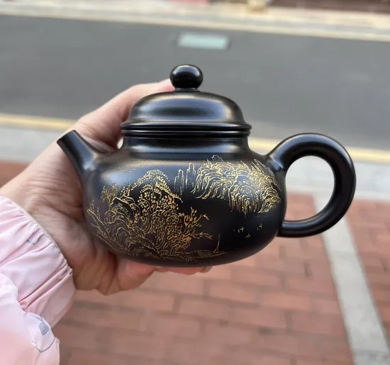 Premium Yixing Zisha Teapot - Handcrafted Artisan Ceramic Teapots 3