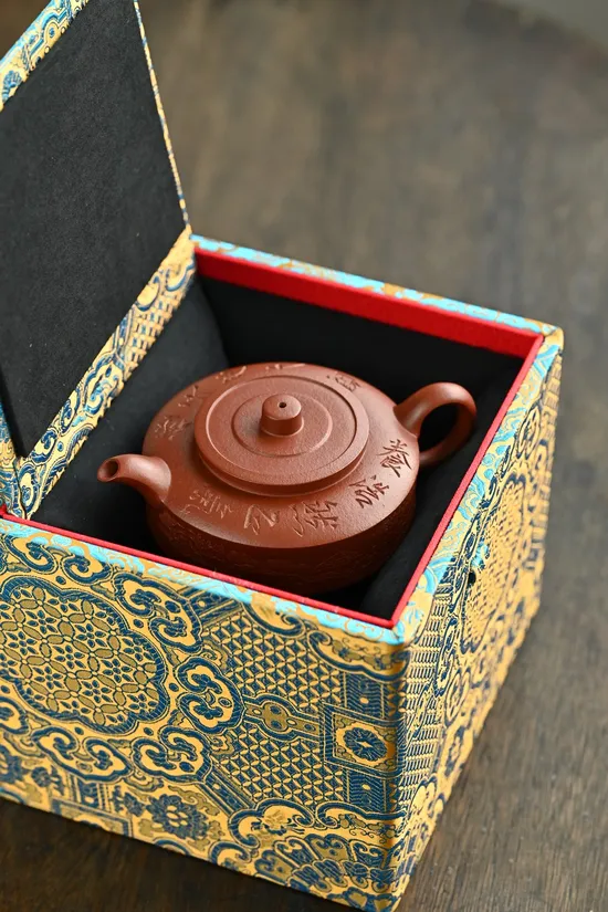 Zisha Teapots: CNY 2400 | Hongjiangpo clay | 230cc capacity 1