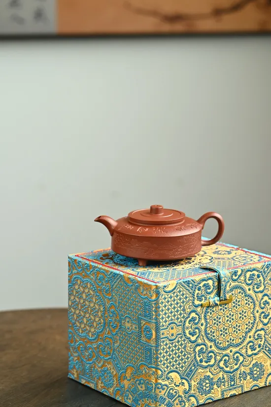 Zisha Teapots: CNY 2400 | Hongjiangpo clay | 230cc capacity 3