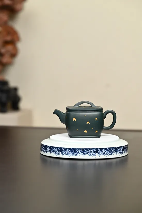 Premium Yixing Sihong Hanwa Clay Teapot | Handcrafted by Artist Wang Lijuan 4