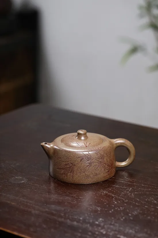 Premium Yixing Clay Teapot | Handcrafted Zisha Artistry 2