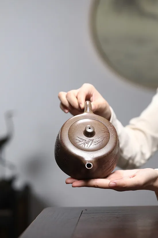 Premium Yixing Clay Teapot | Handcrafted Zisha Artistry 3
