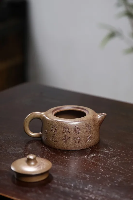 Premium Yixing Clay Teapot | Handcrafted Zisha Artistry 4