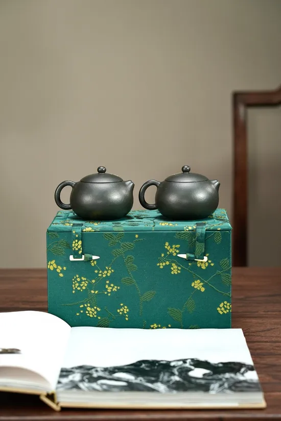 Zisha Teapots: 1440 CNY | premium original mine green clay 3
