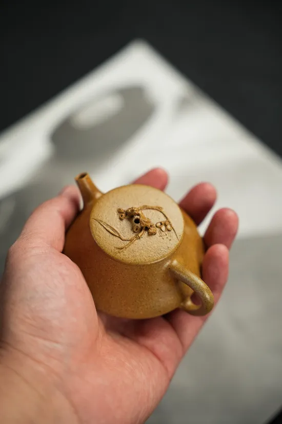 Zisha Teapots: 1500 CNY | 90cc capacity | golden-duan clay 1