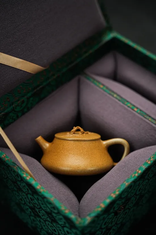 Zisha Teapots: 1500 CNY | 90cc capacity | golden-duan clay 5