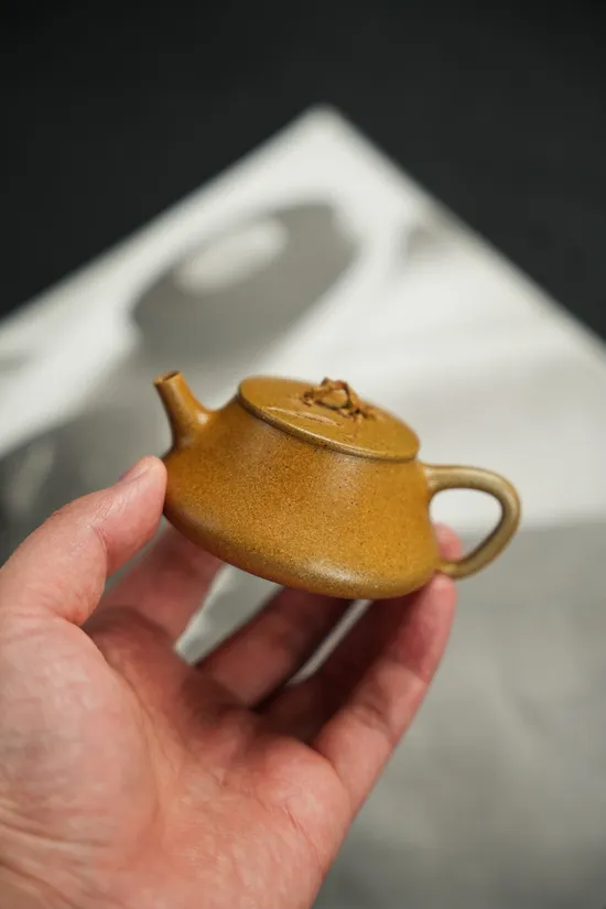 Zisha Teapots: 1500 CNY | 90cc capacity | golden-duan clay 6