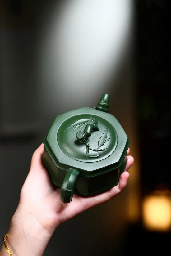 Master-Crafted Yixing Zisha Teapot | Collectible Zhou Xinyuan Artisan Work 2