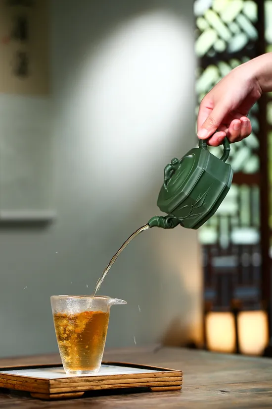 Master-Crafted Yixing Zisha Teapot | Collectible Zhou Xinyuan Artisan Work 5