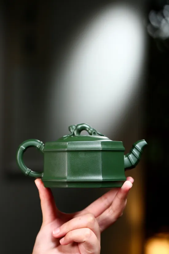 Master-Crafted Yixing Zisha Teapot | Collectible Zhou Xinyuan Artisan Work 6