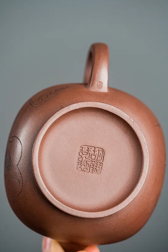 Premium Yixing Clay Teapot – Handcrafted Artisan Zisha Teapot Collection 4