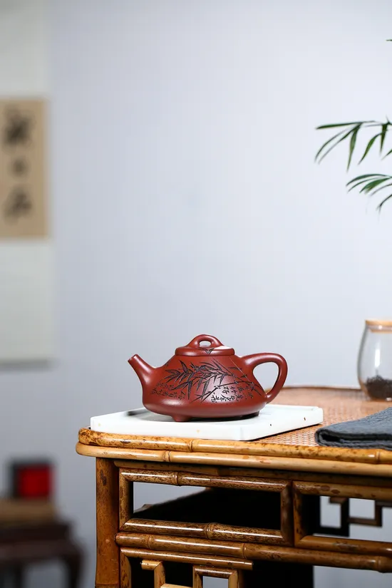 Zisha Teapots: Qu Zhiye Stone-Drip | Yang Junbao 2
