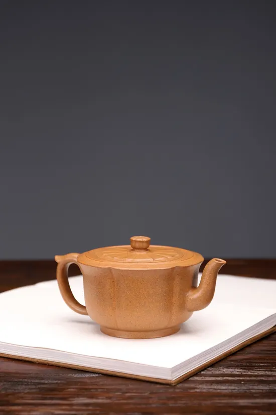 Zisha Teapots: Lotus Platform | Hui Haiqin 2