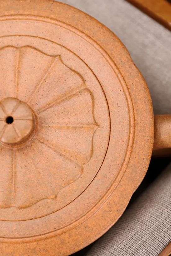 Zisha Teapots: Lotus Platform | Hui Haiqin 4