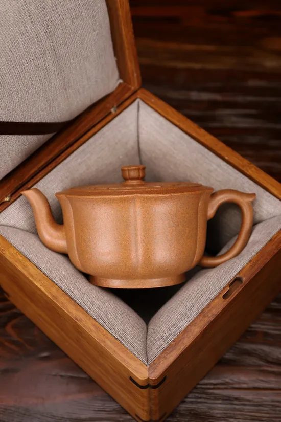 Zisha Teapots: Lotus Platform | Hui Haiqin 5