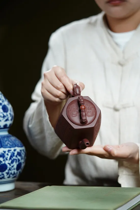 Premium Yixing Clay Teapot with Dragon Design | Handcrafted by Jiang Yaping 7