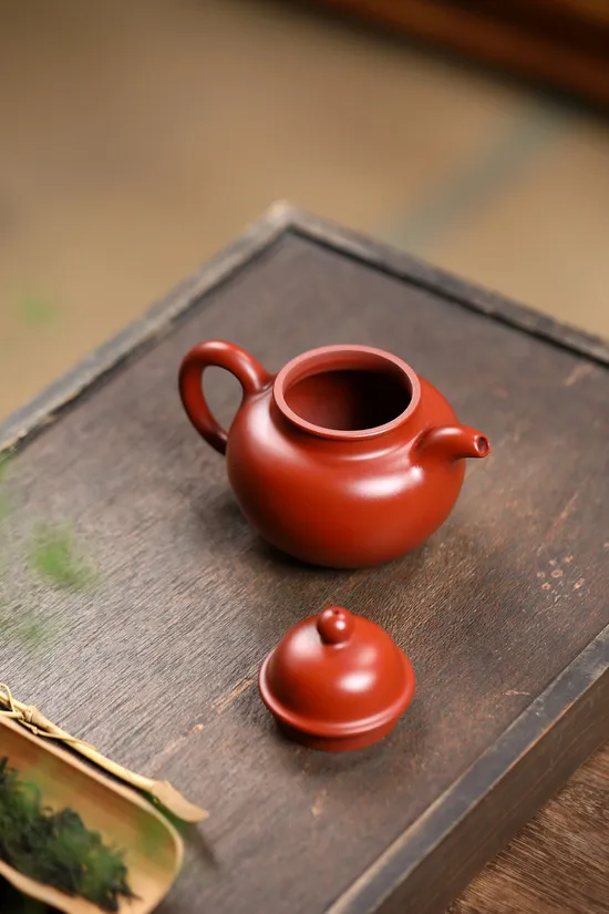Premium Yixing Zisha Clay Teapot – Handcrafted Artisan Masterpiece 2