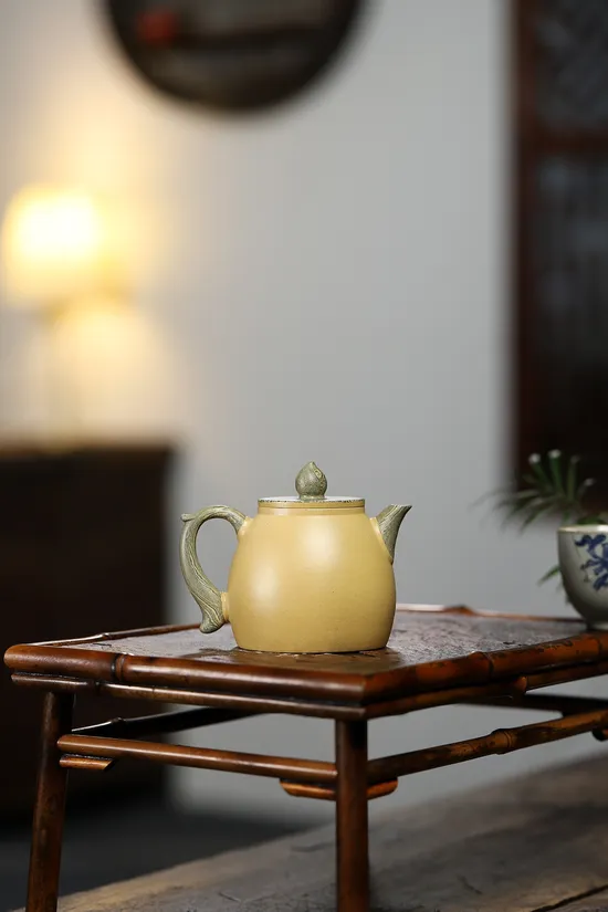 Premium Yixing Zisha Teapot | Master Crafted Clay Artistry 2