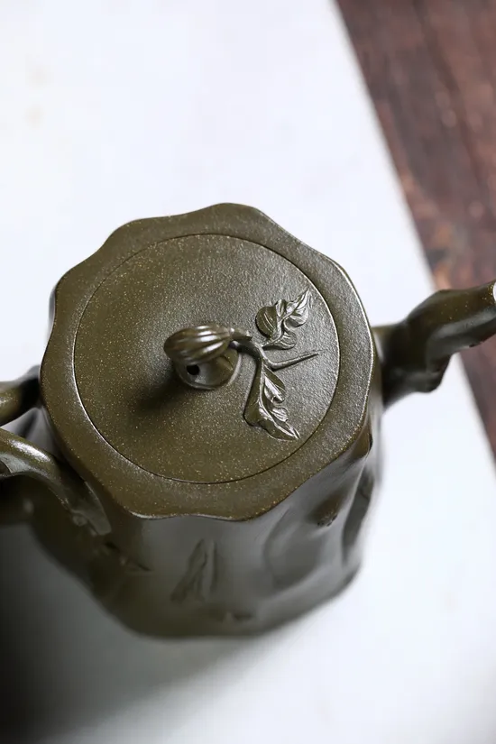 Yixing Zisha Teapot - Rare Clay Handcrafted Artisan Collectible 1
