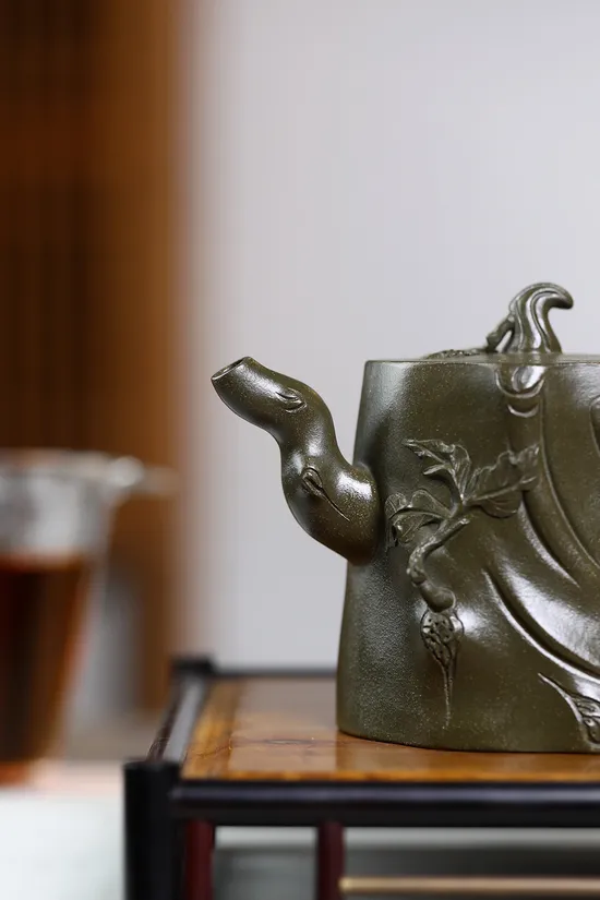 Yixing Zisha Teapot - Rare Clay Handcrafted Artisan Collectible 5