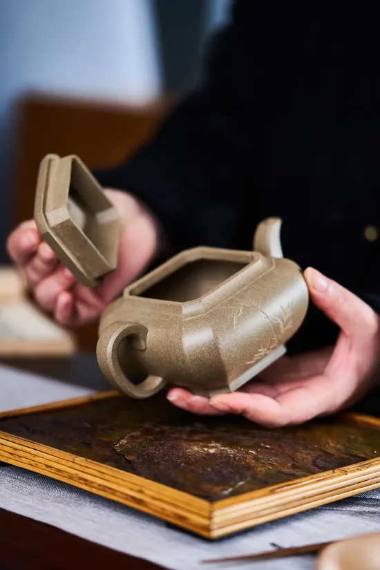 Zisha Teapots: Elegant Quadrangle | crab shell green clay 2
