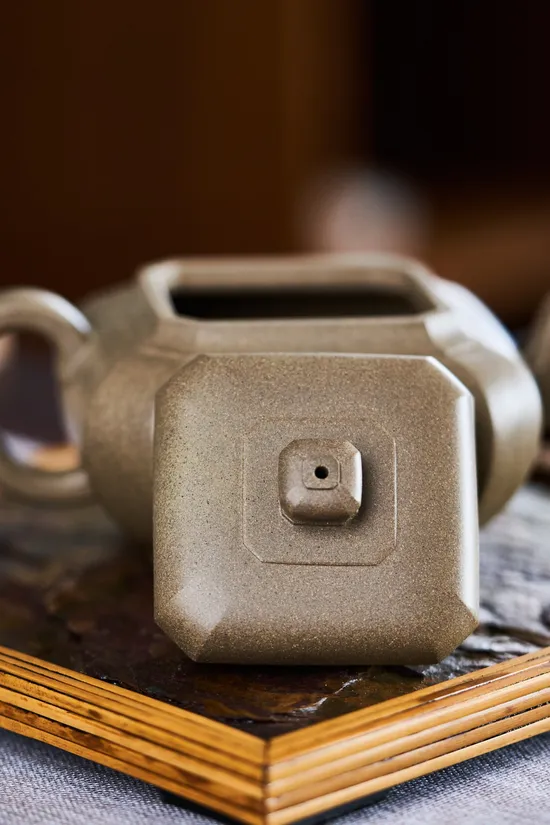 Zisha Teapots: Elegant Quadrangle | crab shell green clay 9